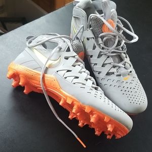 Men's Nike Cleats EUC size 9.5